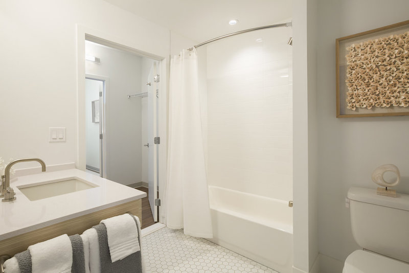 serenity luxury apartments bathroom