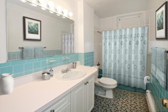 Hampton Court Apartments Brookline bathroom