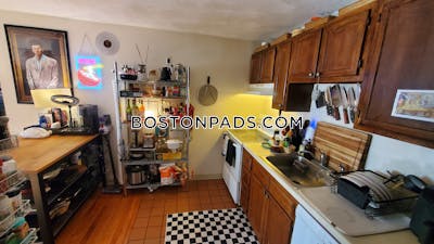 Allston Spacious 2 bed 1 Bath available NOW on Kelton St in Allston! Boston - $2,720 No Fee